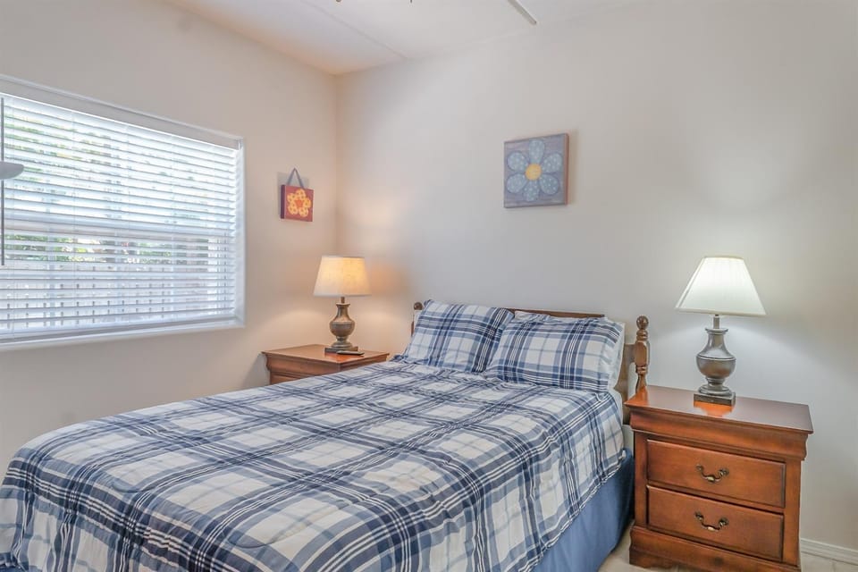 Sun Ray #3B - Pet Friendly, 3min Walk to Beach Apartment in South Padre Island