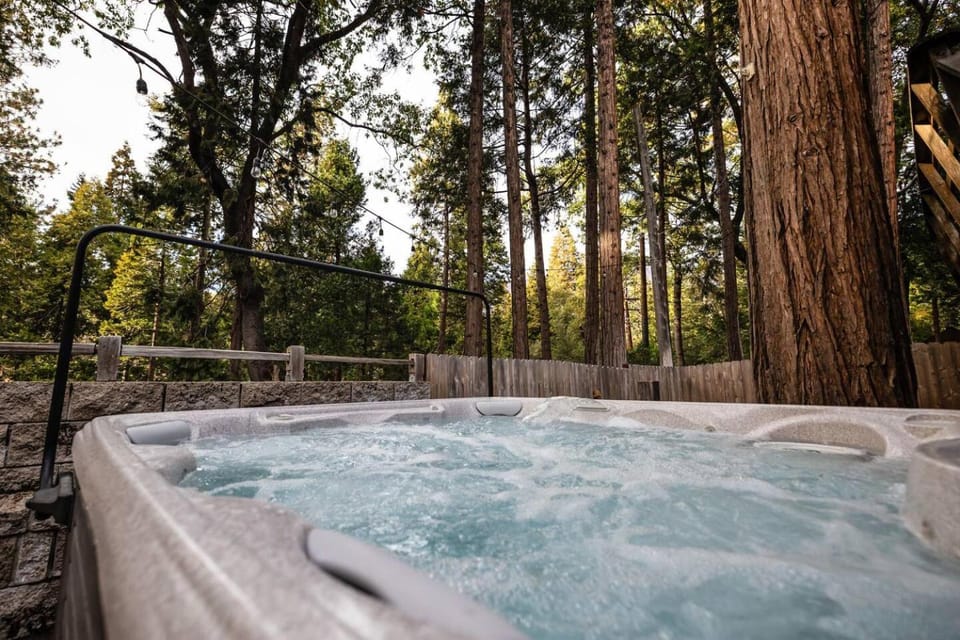 Big+Little Nelson Chalets | Hot Tub | Game Room House in Sierra Nevada