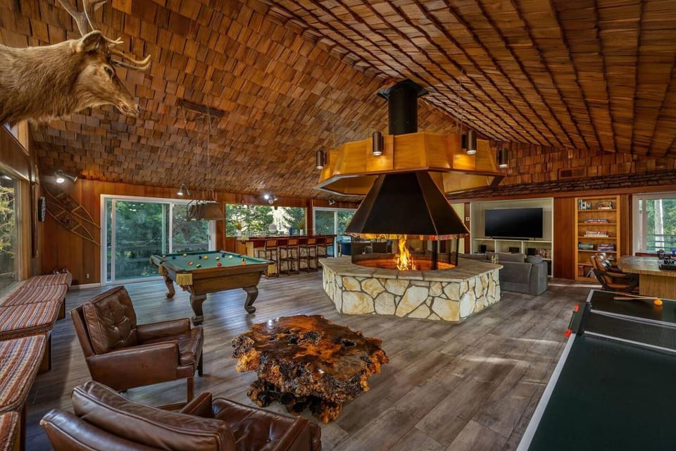 Big+Little Nelson Chalets | Hot Tub | Game Room House in Sierra Nevada