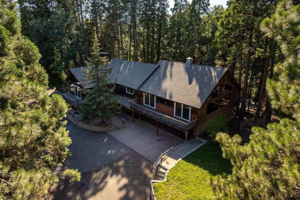 Camp Nelson Chalet | Game Room | Spacious |Hot Tub House in Sierra Nevada
