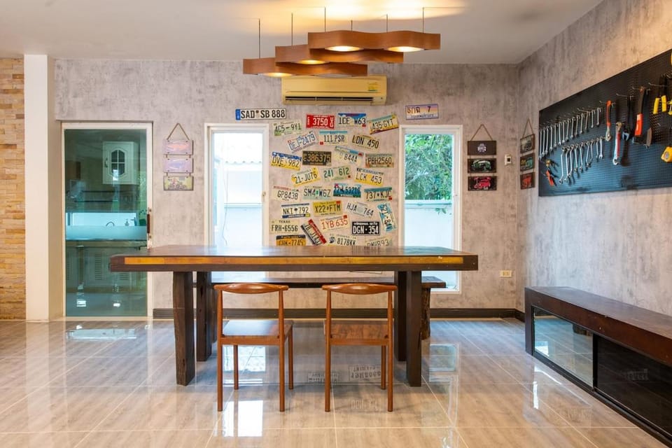 Garage House Bangkok-Car Theme Stay 8Bed 6Room Villa in Bangkok