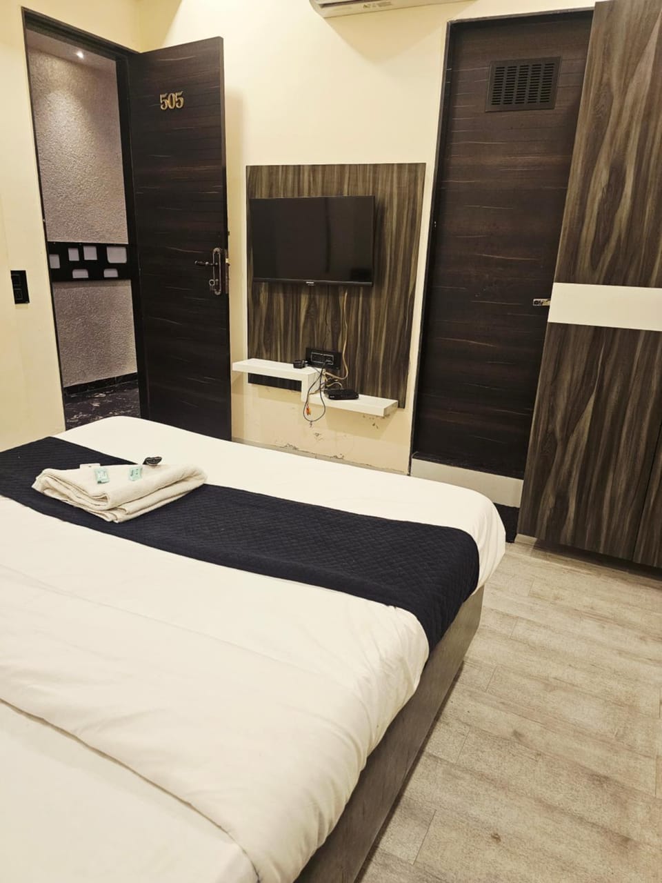 Hotel Rk palace Bed and Breakfast in Ahmedabad