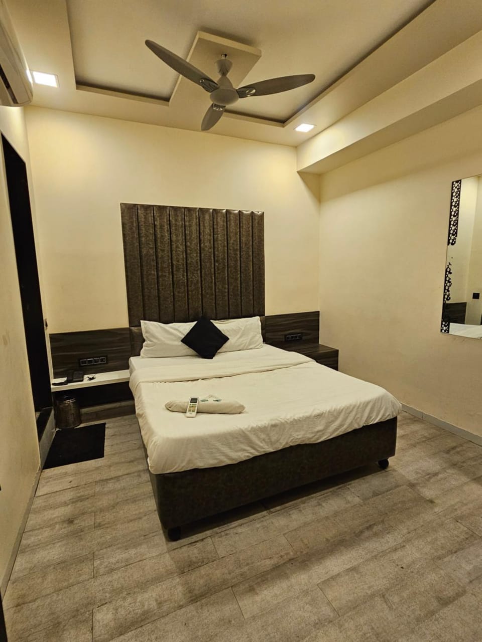 Hotel Rk palace Bed and Breakfast in Ahmedabad