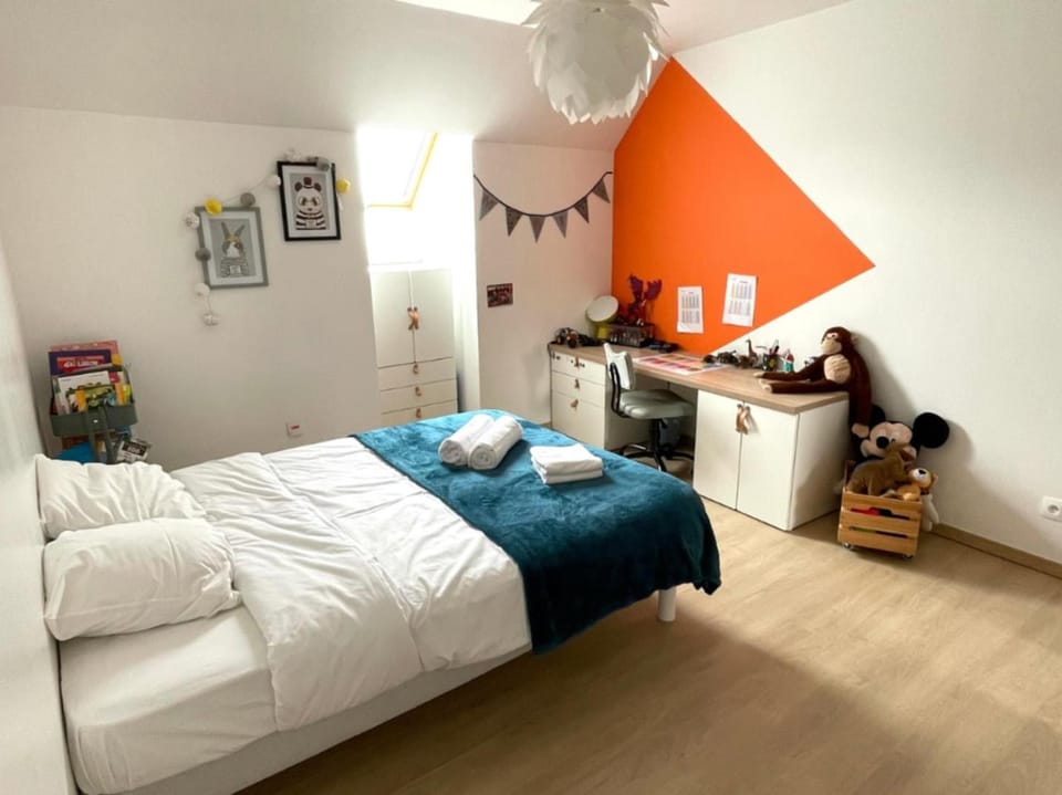 Bed, Bedroom