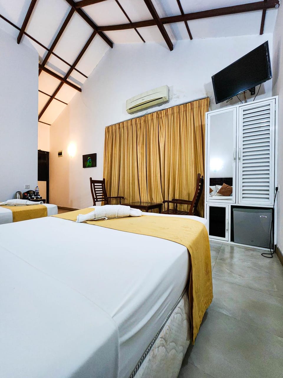 TV and multimedia, Photo of the whole room, Bedroom, hair dresser, air conditioner