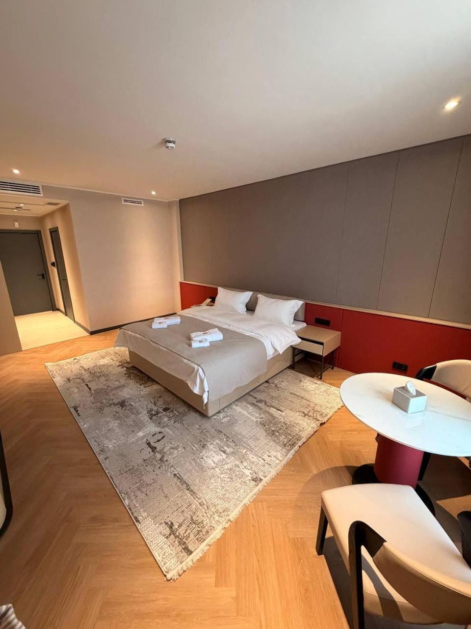 Photo of the whole room, Bedroom