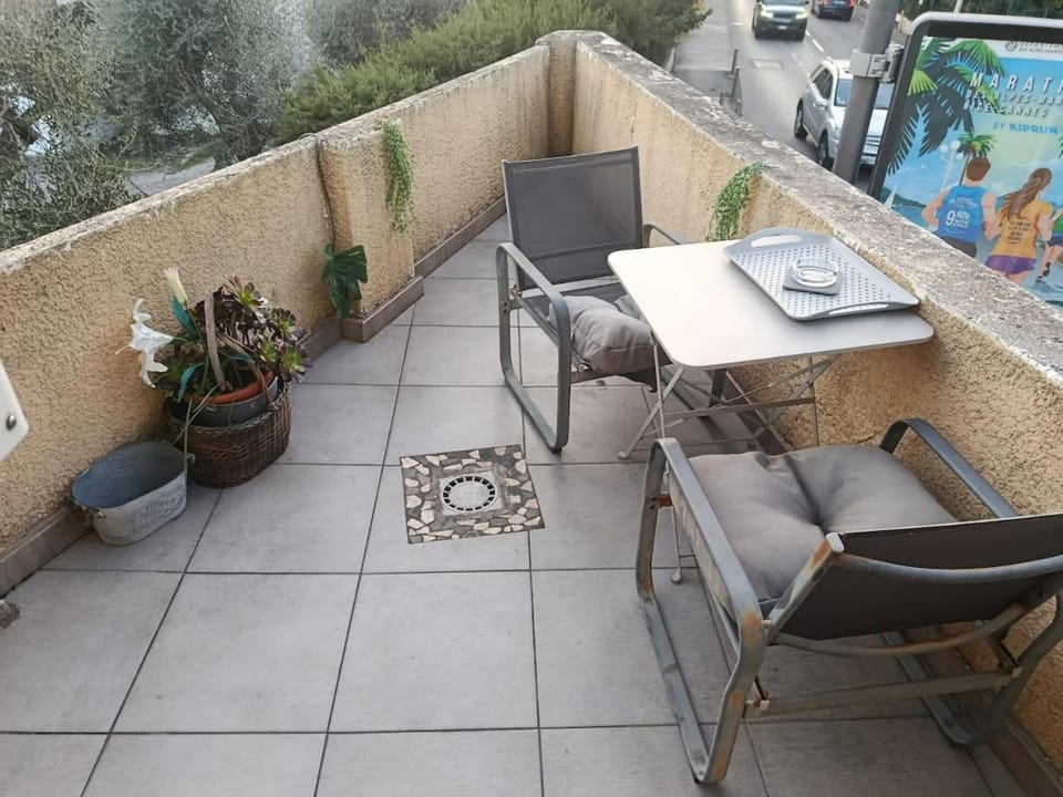 Sunny getaway with balcony Apartment in Antibes