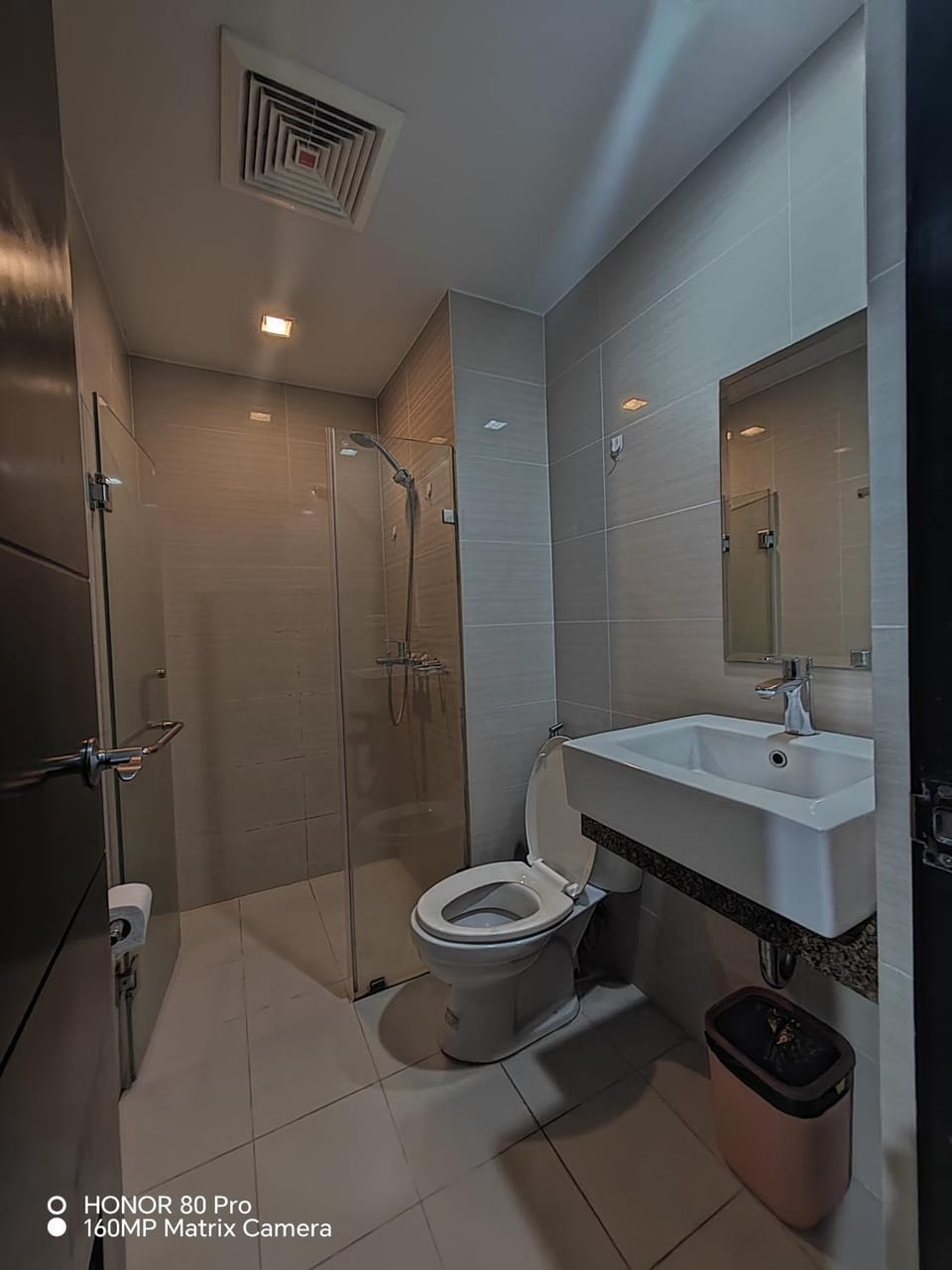 81 Newport NAIA Terminal 3 Apartment in Pasay