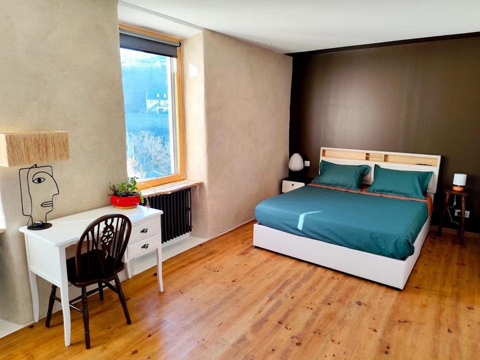 Bed, Photo of the whole room
