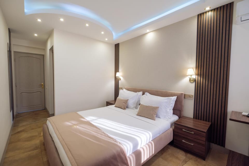 Bed, Photo of the whole room, Bedroom, wardrobe