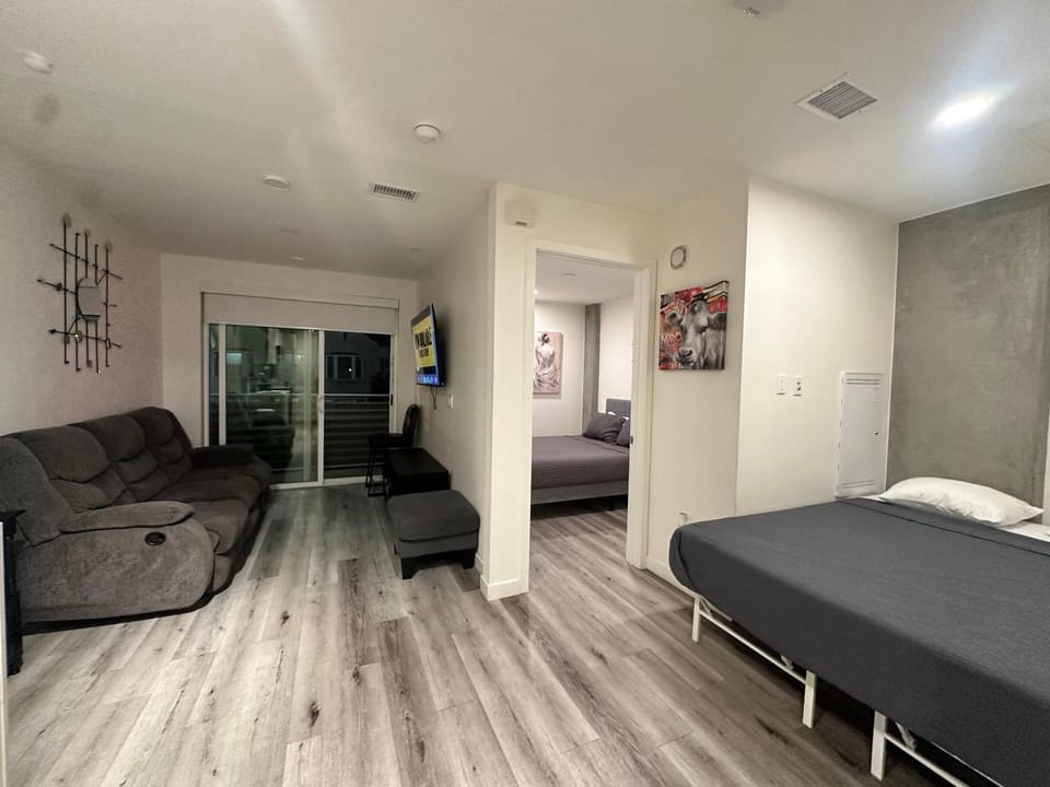 Spacious Hollywood w Pool, Gym, Parking and More Apartment in Hollywood