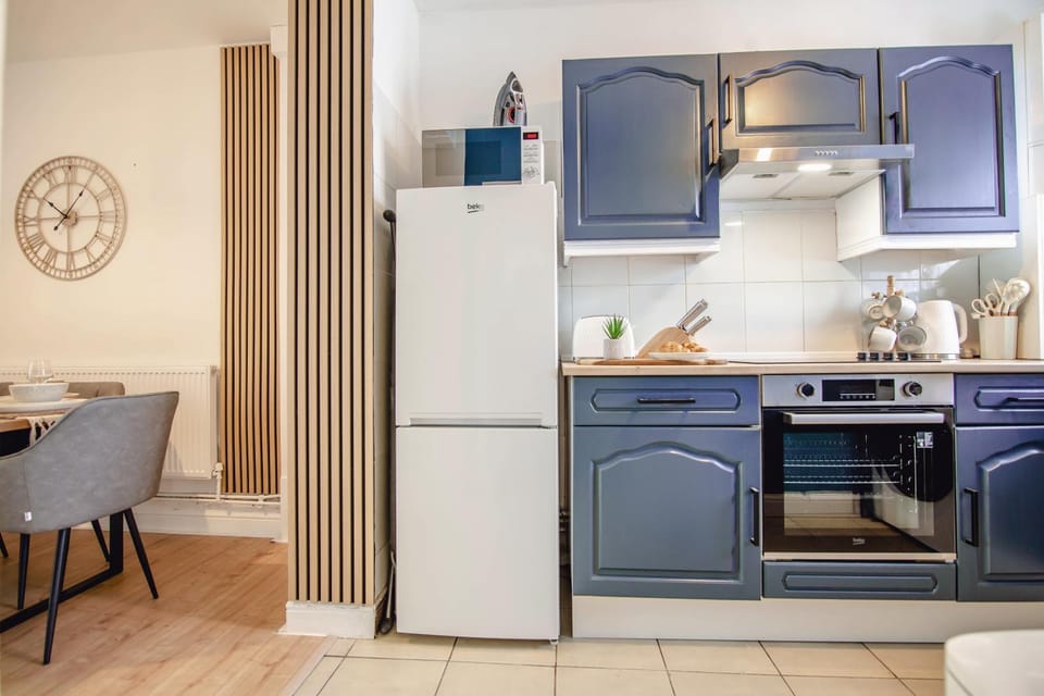 Kitchen or kitchenette, Dining area, oven, pet friendly, stove, toaster