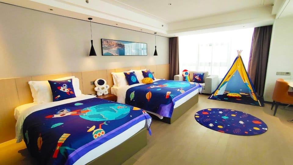 Madison Hotel Qingdao Central May Fourth Square Hotel in Qingdao