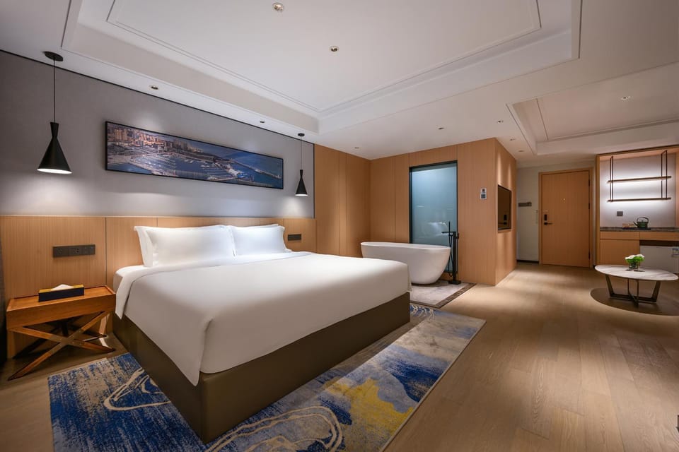 Madison Hotel Qingdao Central May Fourth Square Hotel in Qingdao