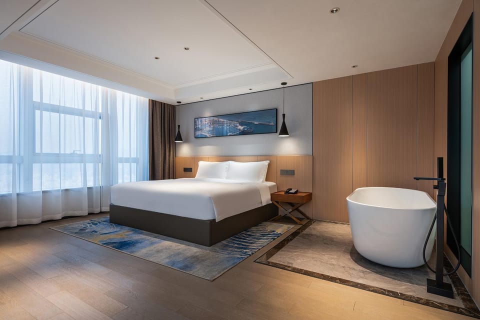 Madison Hotel Qingdao Central May Fourth Square Hotel in Qingdao