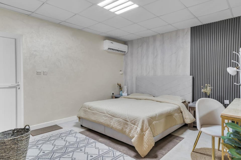 Bed, Photo of the whole room, Bedroom, air conditioner