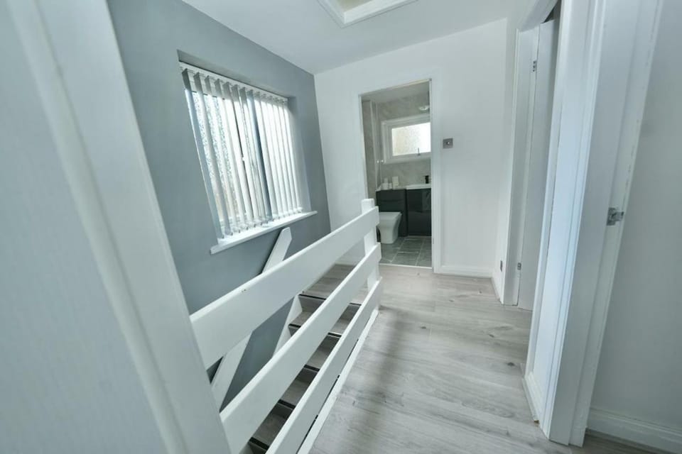 3 BR Home in Manchester House in Manchester
