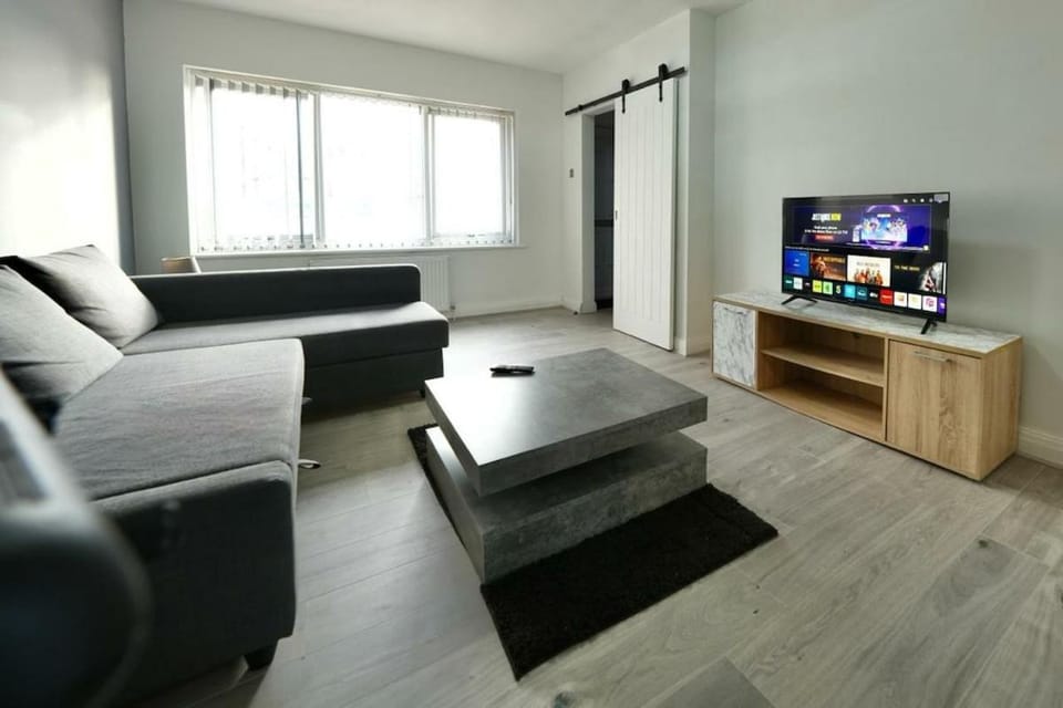 3 BR Home in Manchester House in Manchester