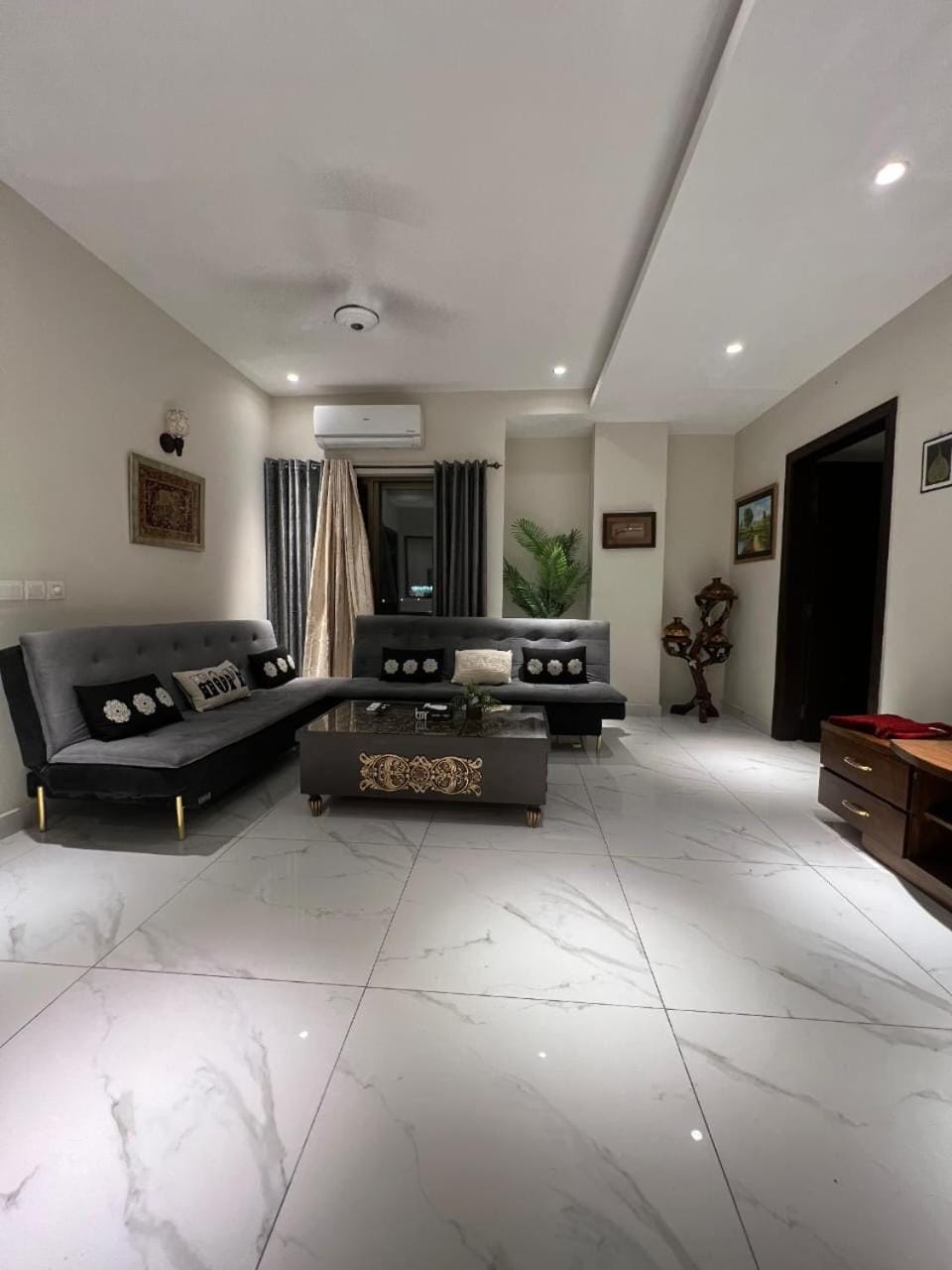The Marble Suite, 2 BHK, Gulberg 3, Self Check in , Lahore Apartment in Lahore