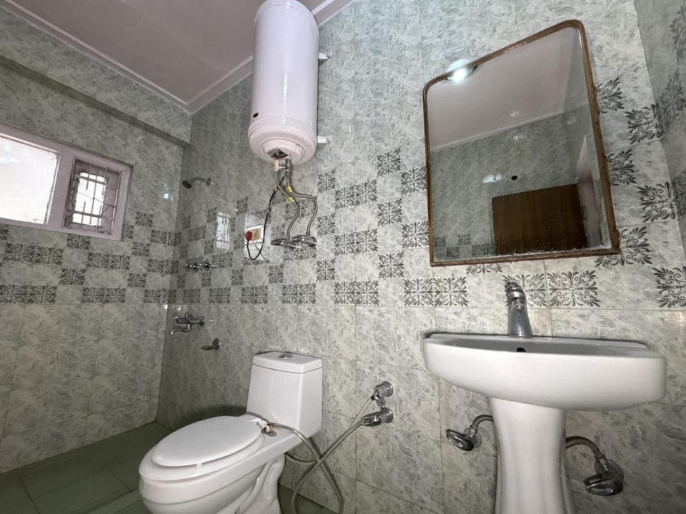 Shower, Toilet, Bathroom, bidet, towels