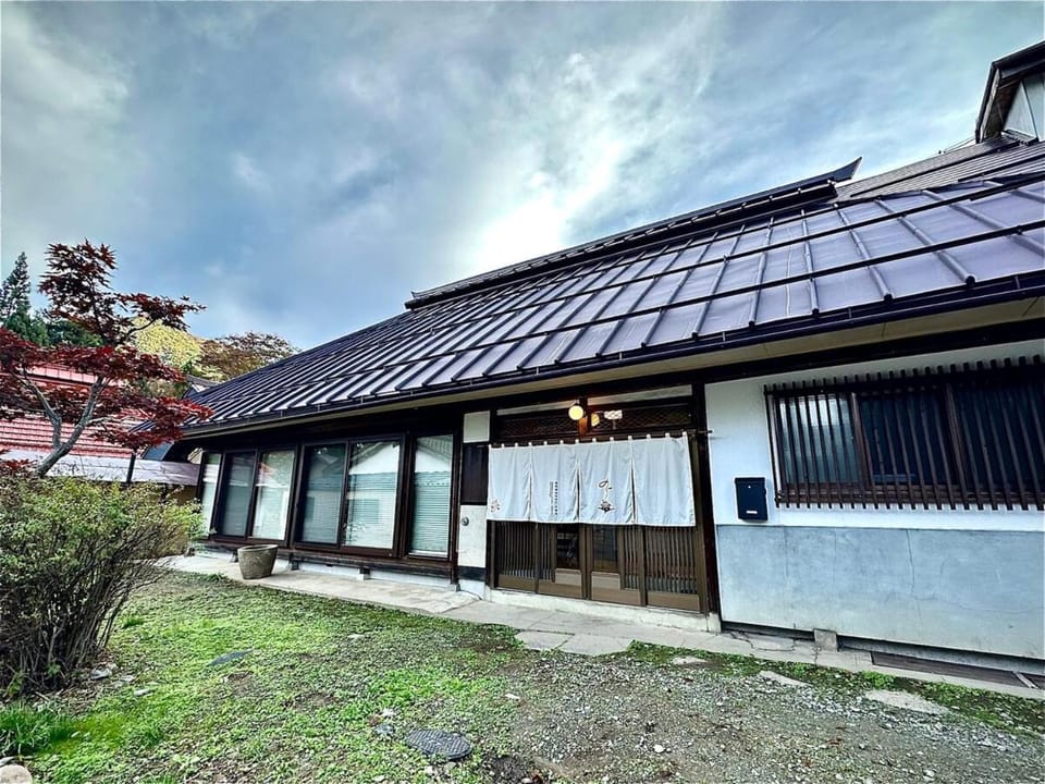 古民家のらのら子安庵ー日本の最も美しい村で静謐な時を刻む House in Shimotakai District