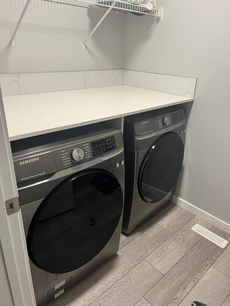 Authentic Suite - New Cozy 1 BR 1 Bath, 2 Guest Vacation rental in Calgary