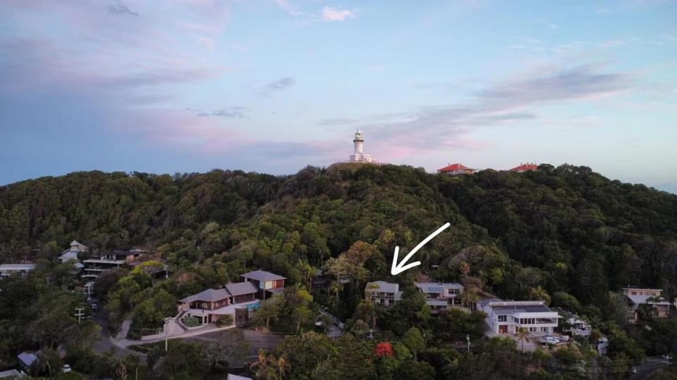 Sanctuary Spaces - Wategoes Beach Shack Apartment in Byron Bay