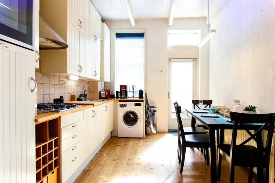 Dining area, kitchen