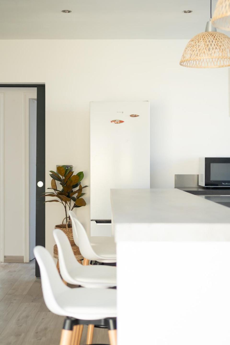 Kitchen or kitchenette, Dining area
