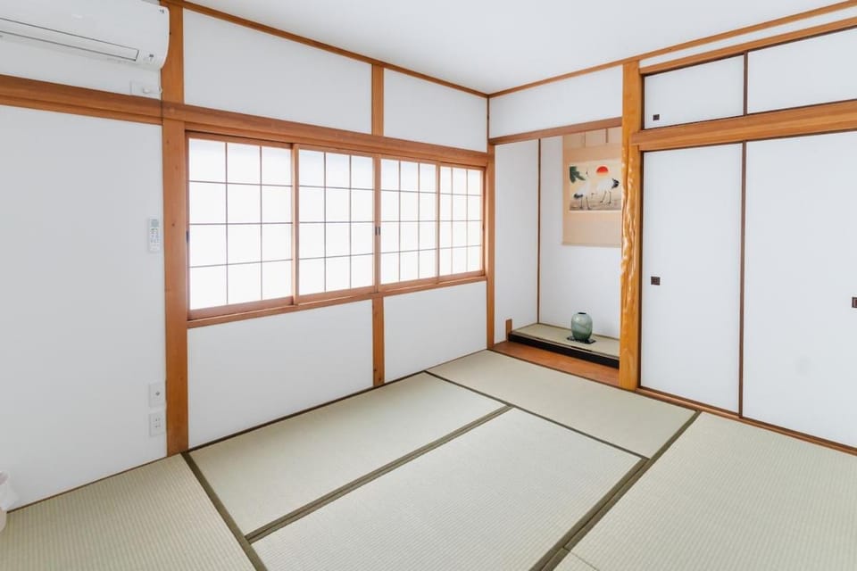 HAT Sanjo S, 7 minutes walk from JR Nara station HAT三条S 奈良駅徒歩7分の一軒家貸切 Apartment in Japan