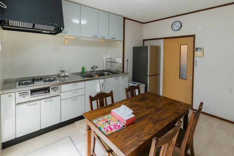 HAT Sanjo S, 7 minutes walk from JR Nara station HAT三条S 奈良駅徒歩7分の一軒家貸切 Apartment in Japan