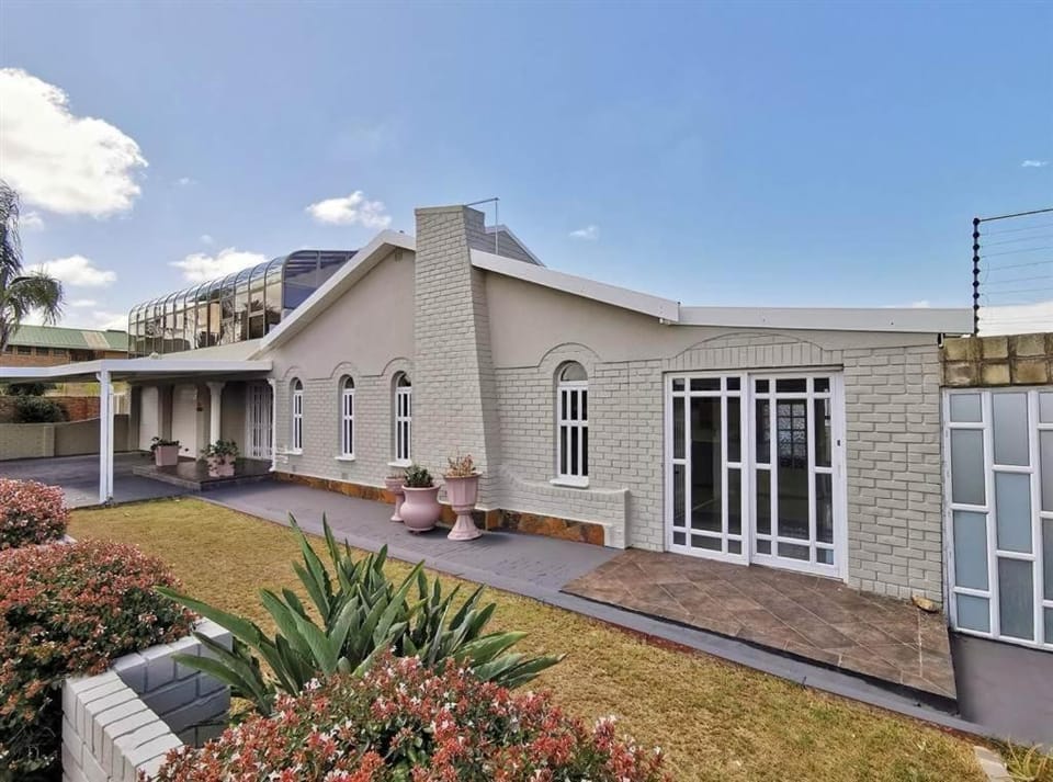 Khans Residence Bed and Breakfast in Port Elizabeth