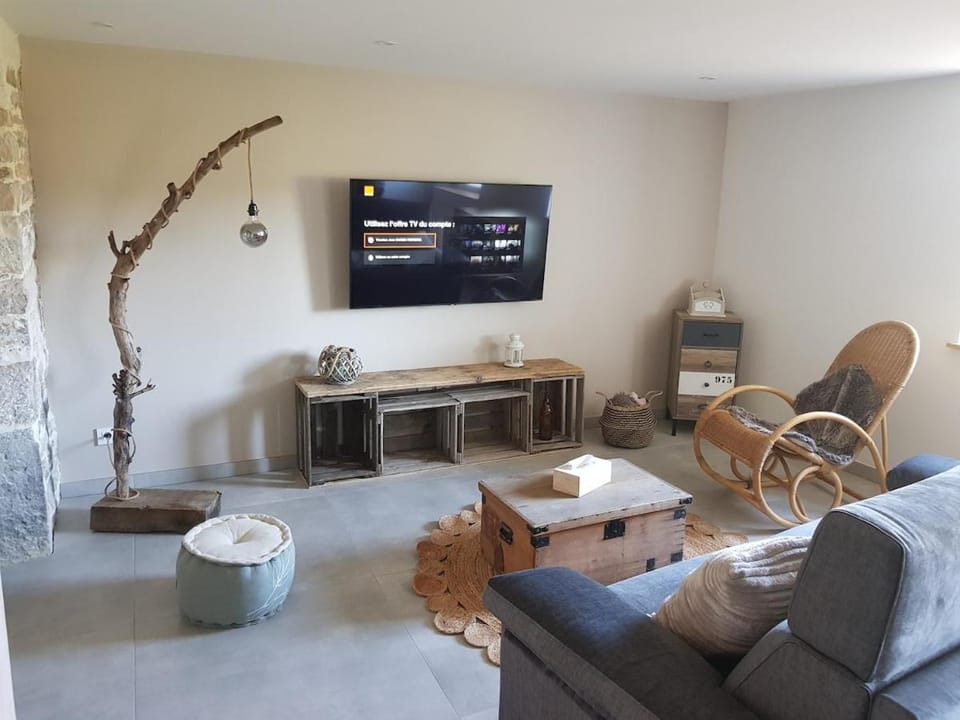 Communal lounge/ TV room, TV and multimedia, Living room, Seating area