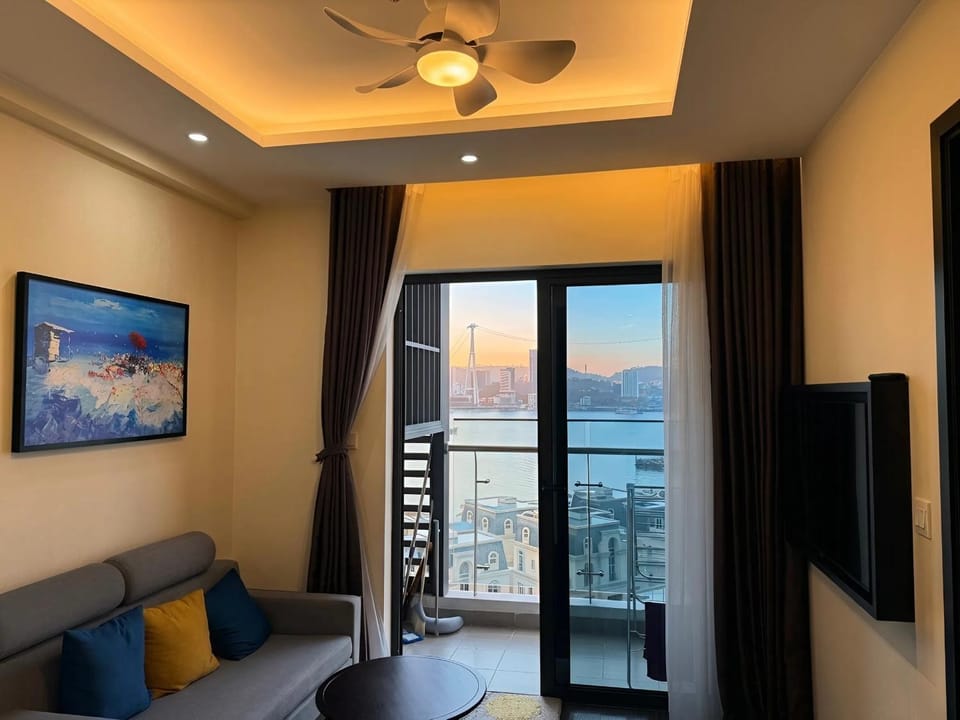 TV and multimedia, Living room, Seating area, Sea view