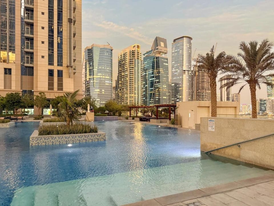 FIRST CLASS 2BR Luxe Canal View Haven Apartment in Dubai