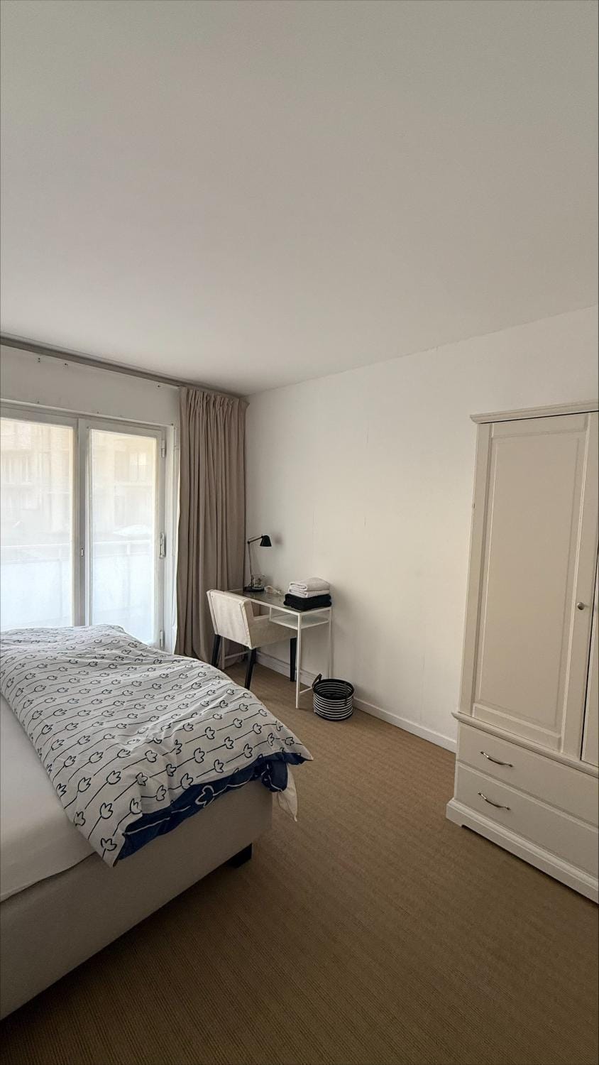 Knokke zeedijk met frontaal zeezicht nabij Rubensplein en casino, 20m van het strand Apartment in Knokke-Heist