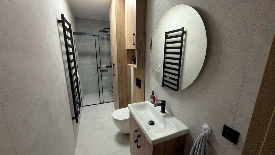 Shower, Toilet, Bathroom, towels
