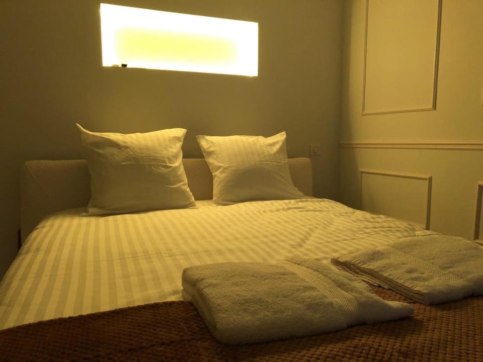 Bed, Bedroom