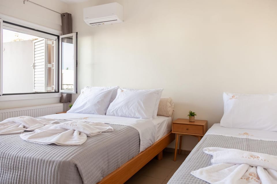 Bed, Bedroom, towels, air conditioner