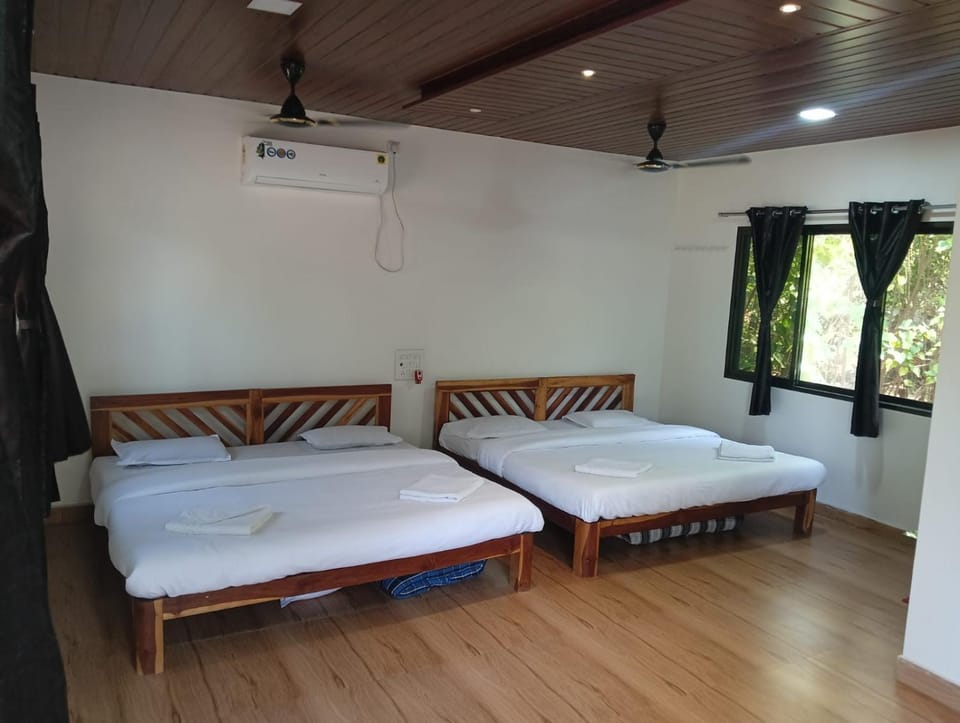 Bed, Photo of the whole room, air conditioner