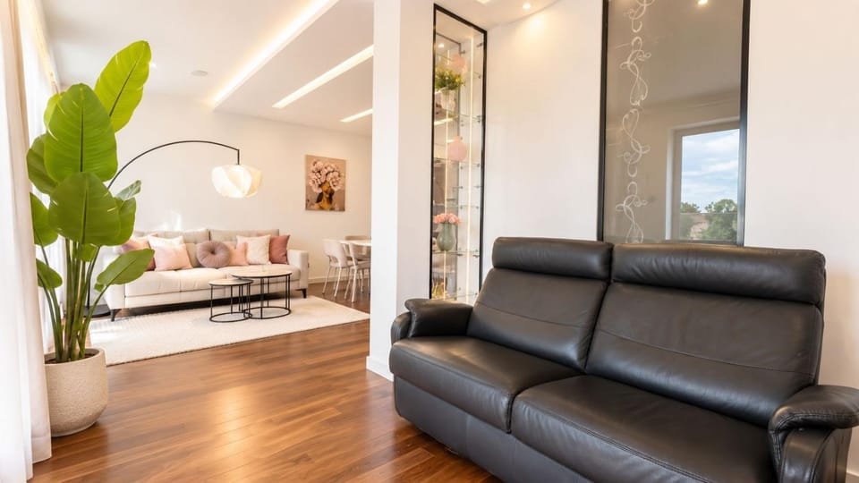 Celna Riverside Prestige 2BR Free Parking Apartment in Krakow