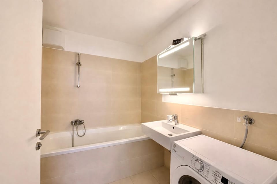 Bathroom, Bath, washing machine