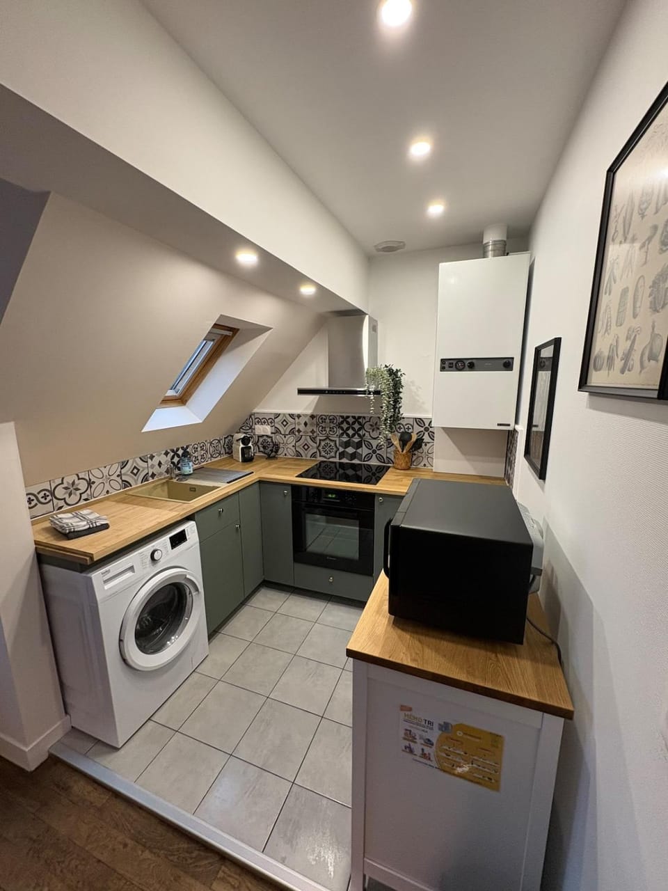 Kitchen or kitchenette