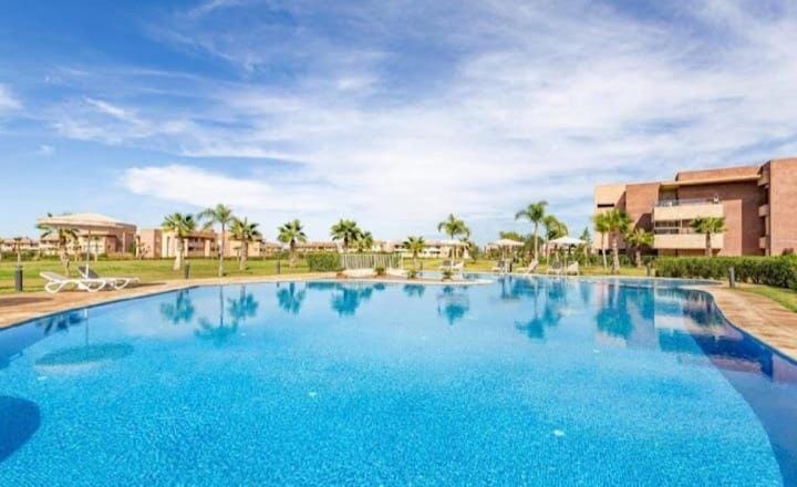 Property building, Day, Pool view, Swimming pool, sunbed