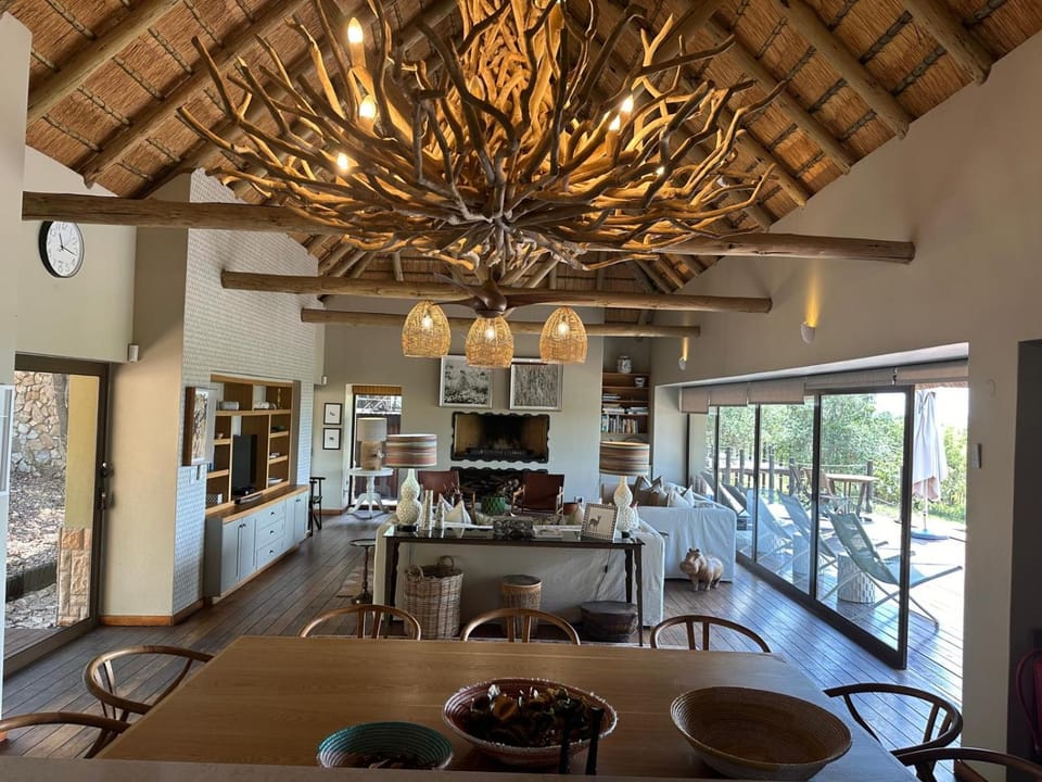 Communal lounge/ TV room, Kitchen or kitchenette, Living room, Seating area, Dining area