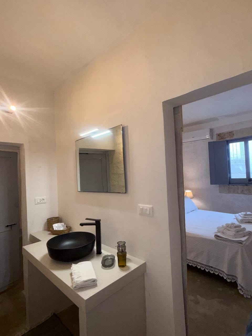 Bathroom, towels