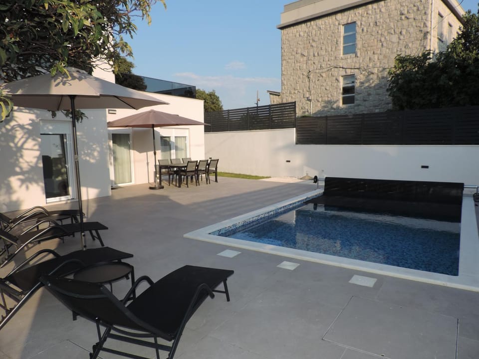 Property building, Swimming pool