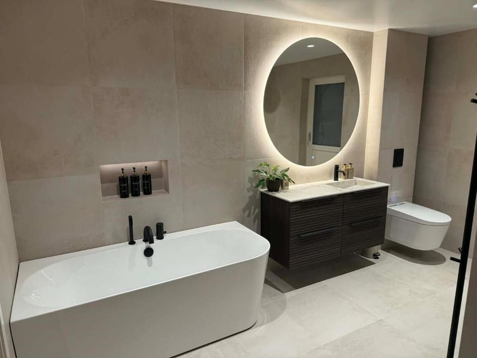 Nyoppusset - Sjøutsikt - Kajakker - jacuzzi House in Bergen