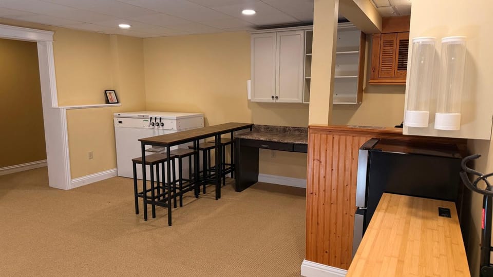 Private King Bed Room Near UPEI & Downtown Cozy Retreat Near Everything Bed and Breakfast in Charlottetown
