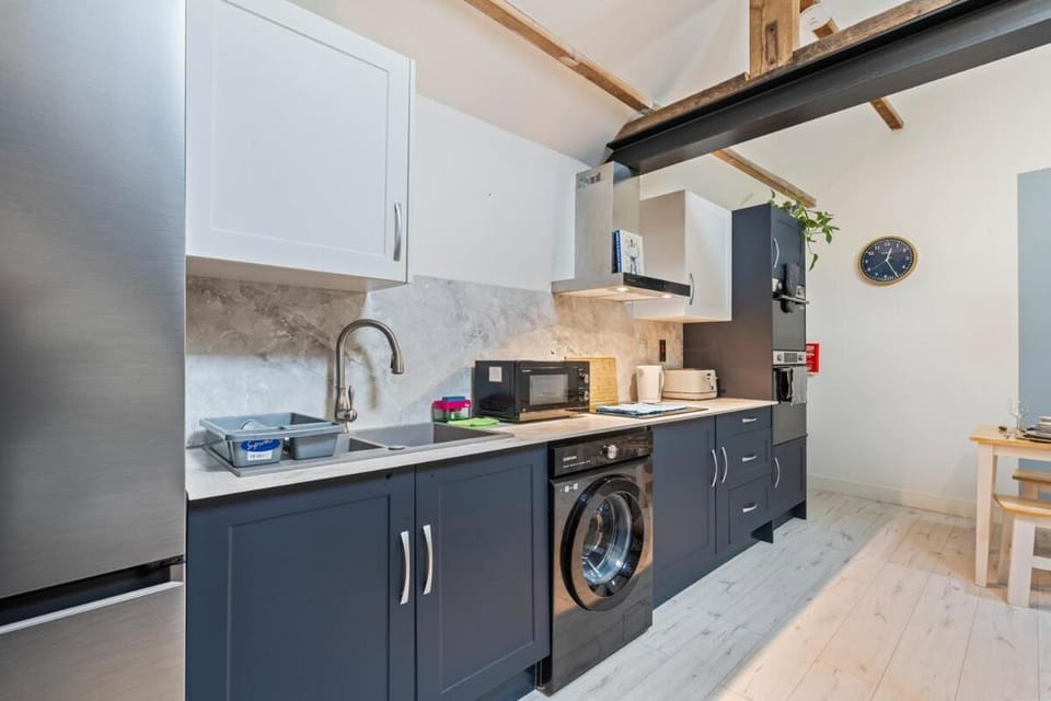#65 The Den Farm Stay Nr Cannock Chase - Sleeps 3 - Perfect for Contractors and Families - Free Parking House in East Staffordshire District